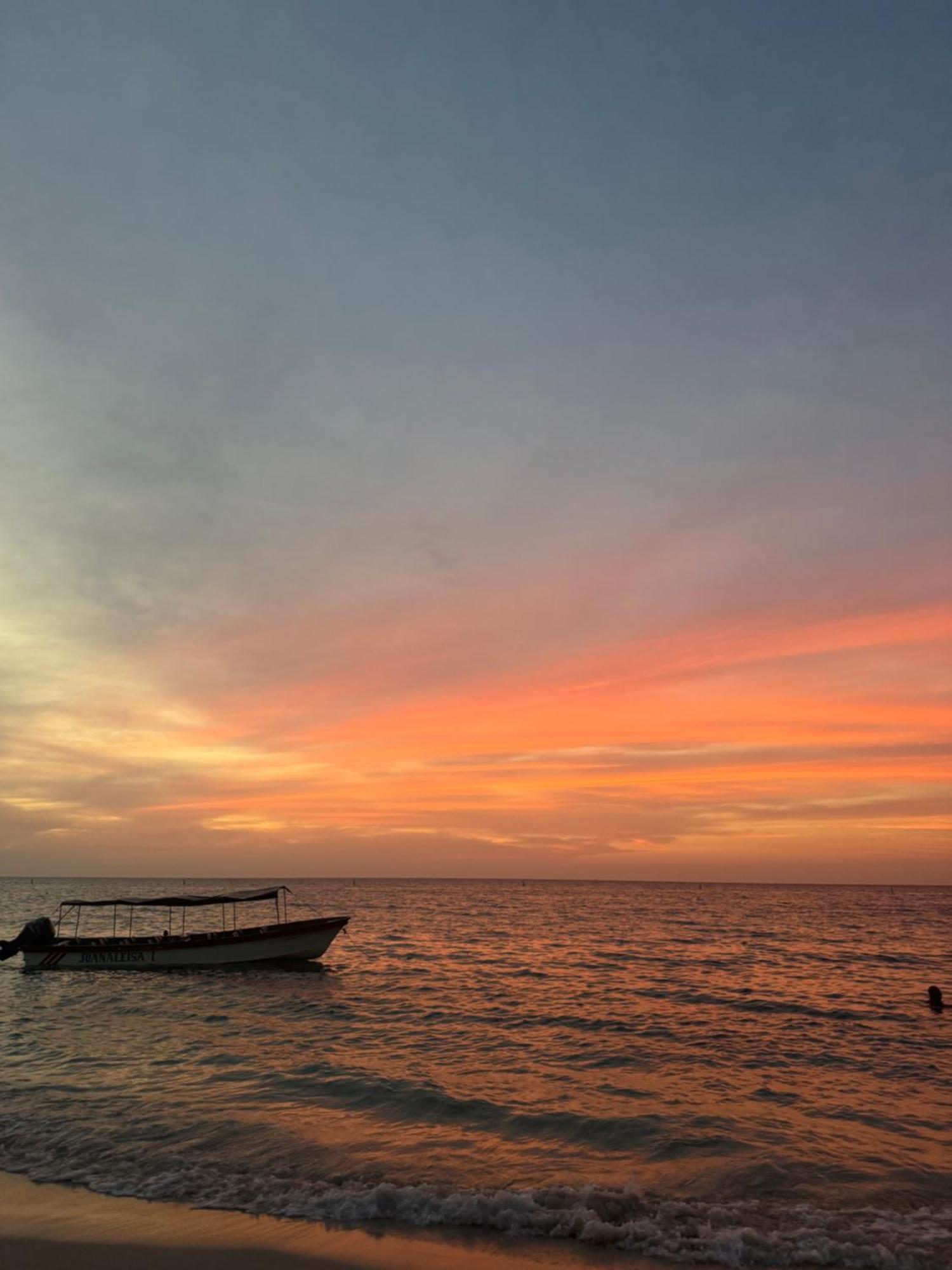 ホテル Cabana Juanaleisa Isla Barú エクステリア 写真